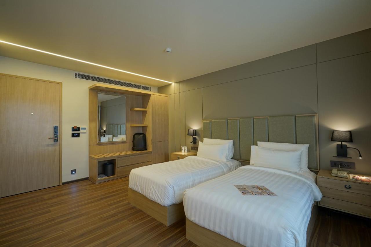 The Galleria Hotel Райкот Екстериор снимка
