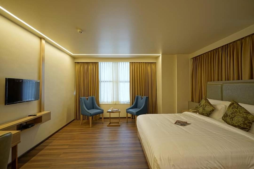 The Galleria Hotel Райкот Екстериор снимка
